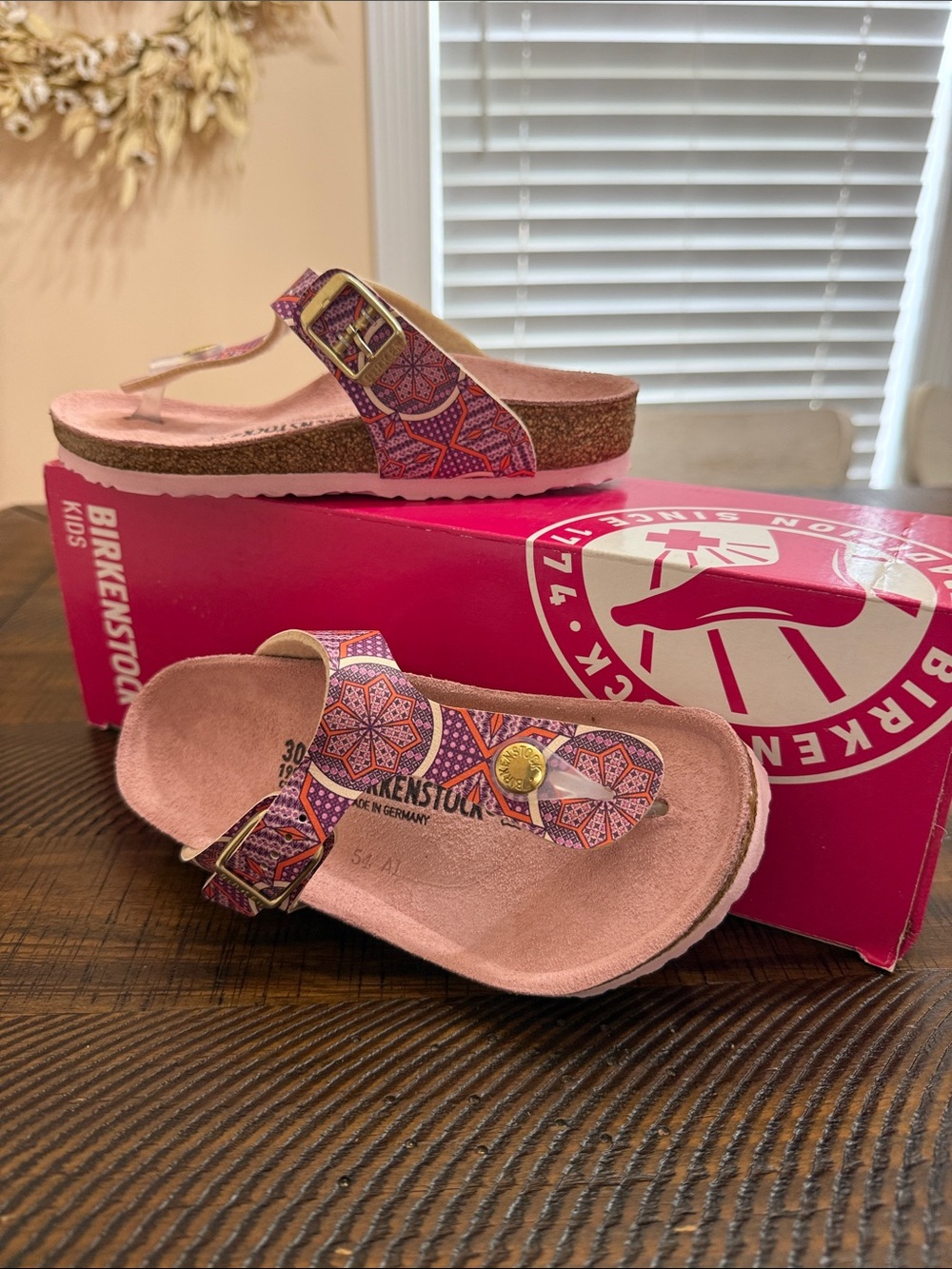 Birkenstock Leather “GIZEH” pink and purple. NIB